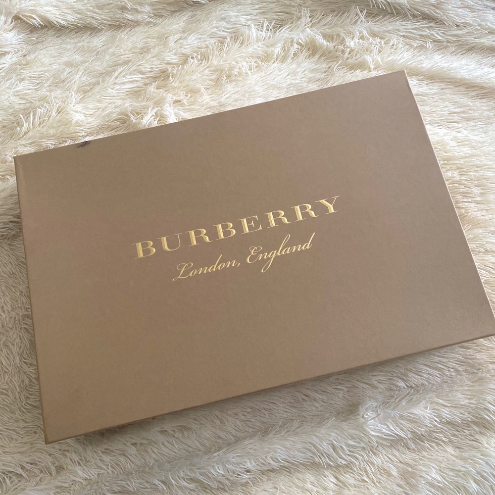 Burberry check rain boot (fits sizes 9-10) - Picture 2 of 13
